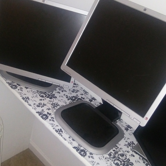 Computer Monitors - Picture 5 of 6